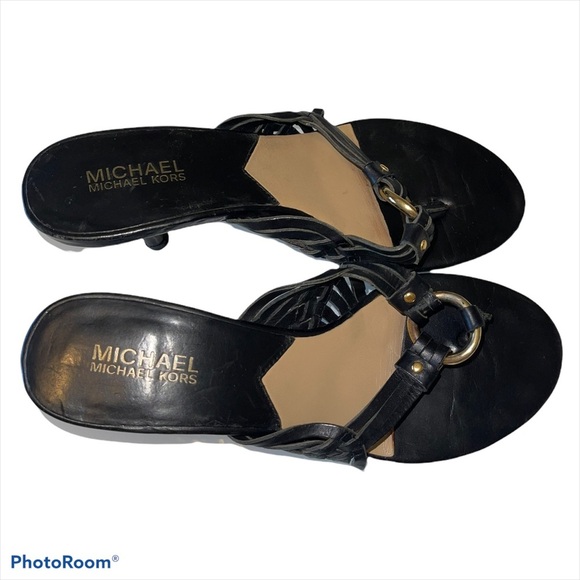 Michael Kors thong sandals. - Picture 3 of 7